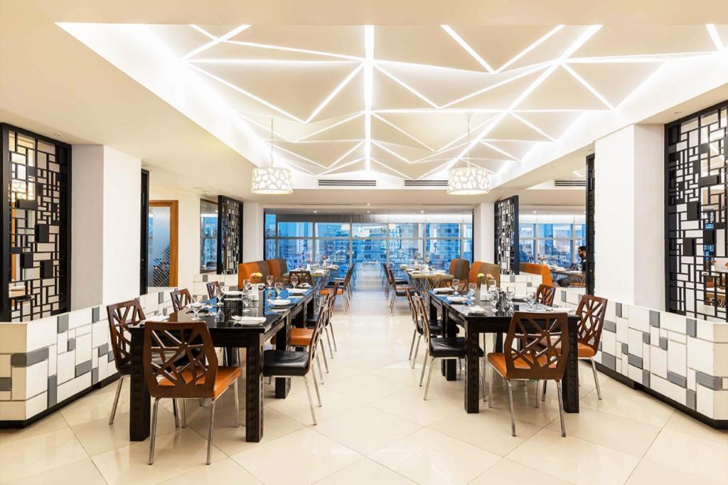 Dhaka Regency Hotel & Resort Экстерьер фото